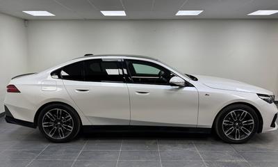 2024 BMW 520d xDrive Sedan M Sport*Pano*HuD*Läder*Se Spec* Euro 6 – bild 3