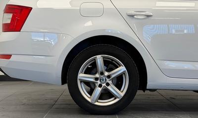 2015 Skoda Octavia Kombi 1.6 TDI Ambition · D-värm · Dragkrok · Nyservad · Euro 5 – bild 5